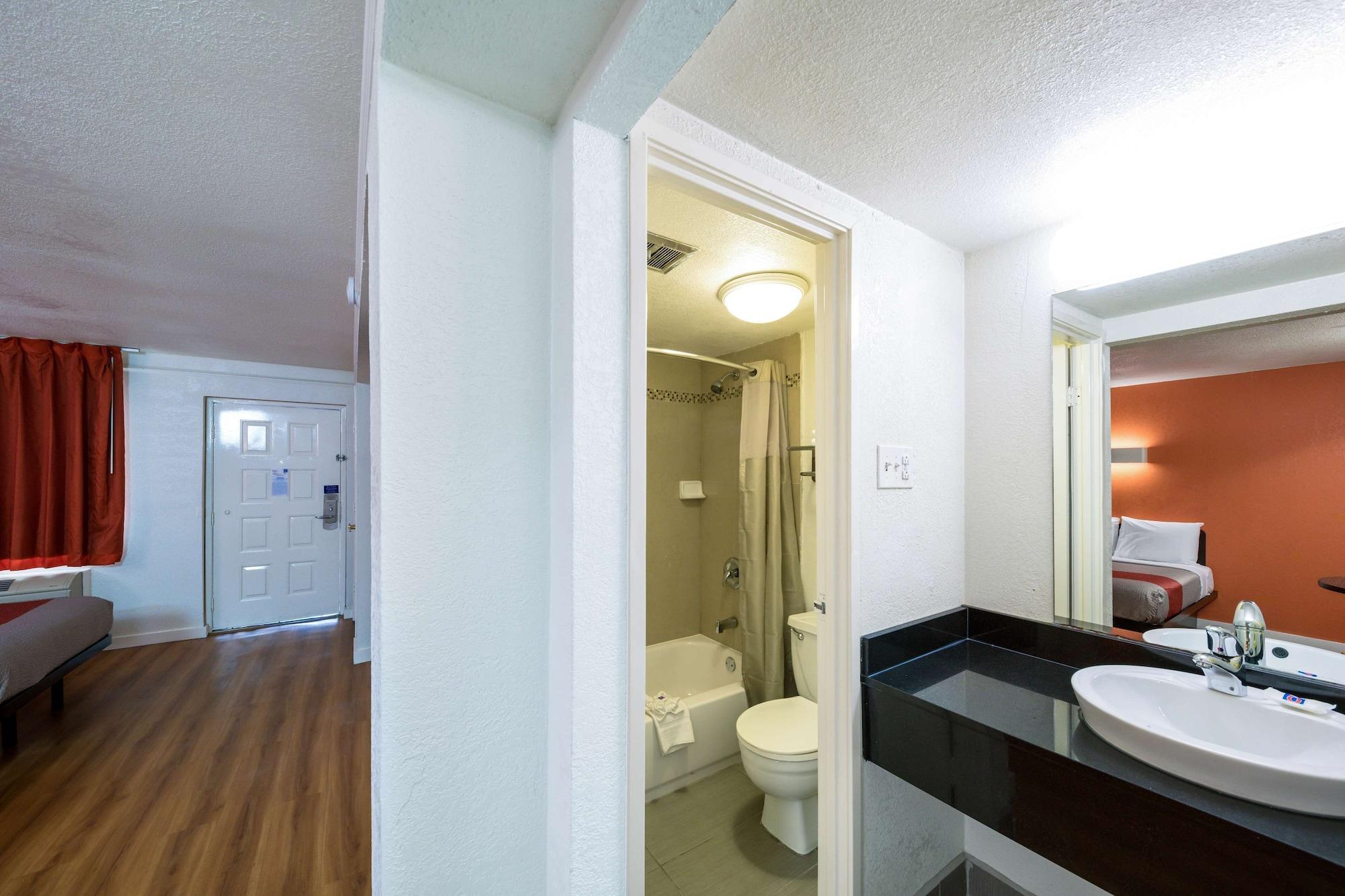 Motel 6-Dallas, Tx - Фармерс-Бранч Экстерьер фото