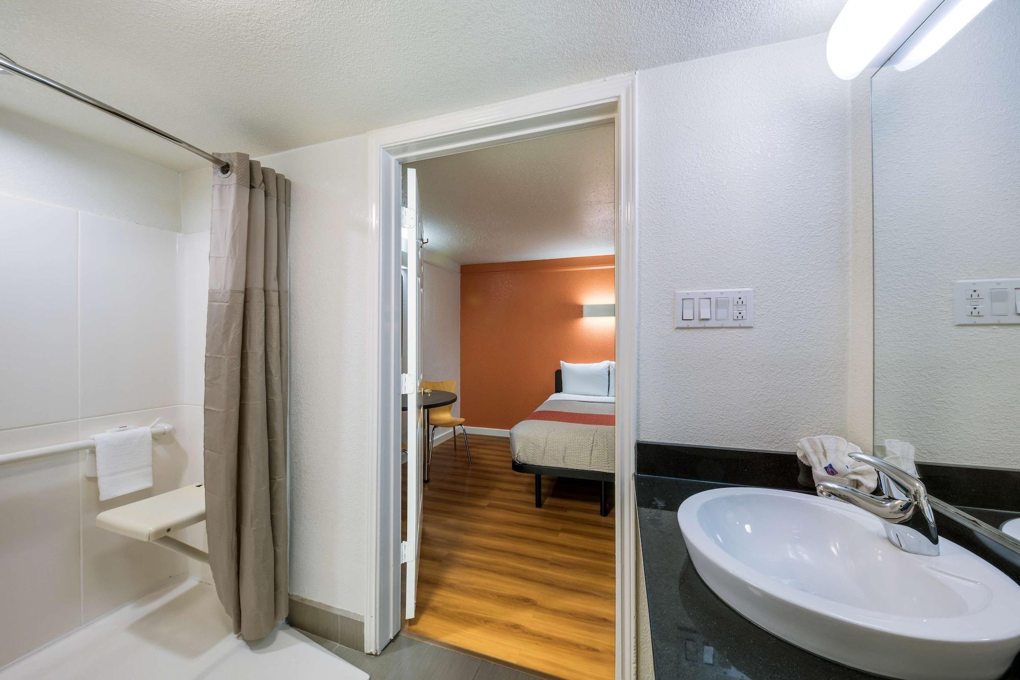 Motel 6-Dallas, Tx - Фармерс-Бранч Экстерьер фото