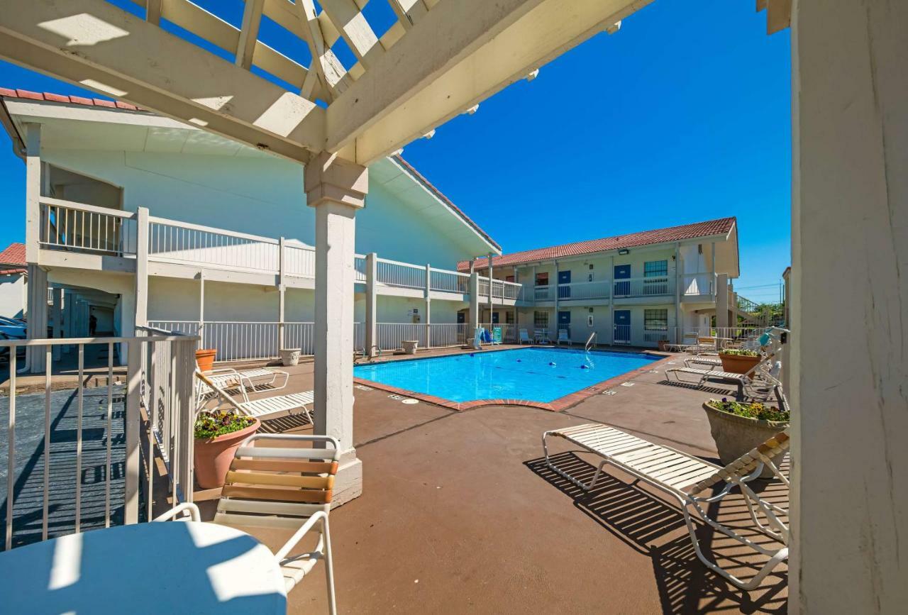 Motel 6-Dallas, Tx - Фармерс-Бранч Экстерьер фото
