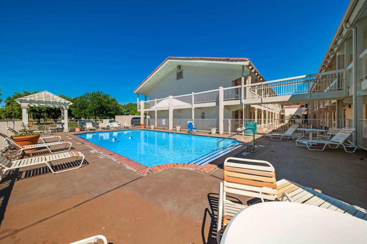 Motel 6-Dallas, Tx - Фармерс-Бранч Экстерьер фото