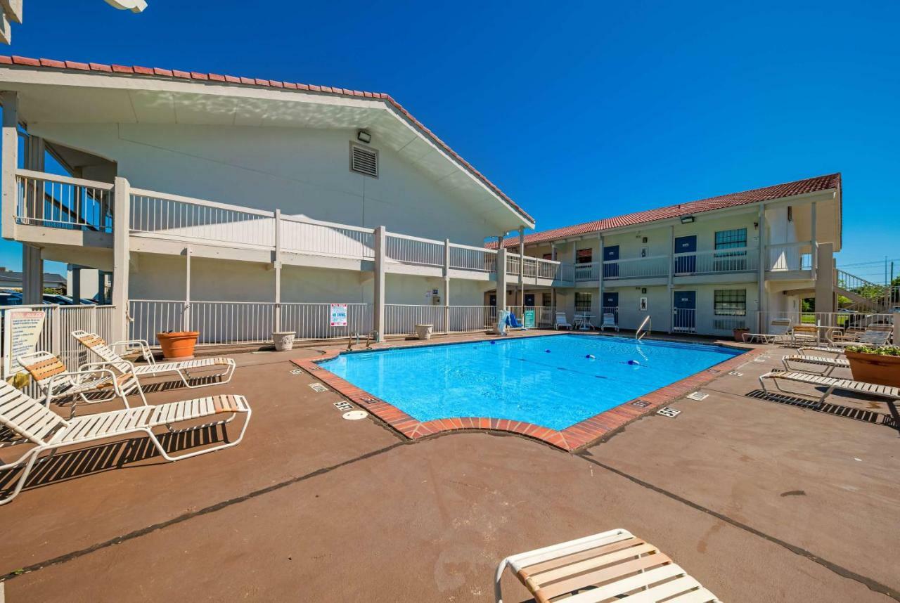 Motel 6-Dallas, Tx - Фармерс-Бранч Экстерьер фото