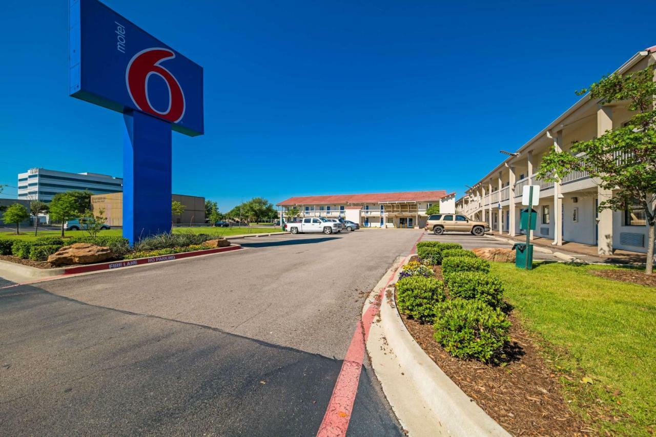 Motel 6-Dallas, Tx - Фармерс-Бранч Экстерьер фото